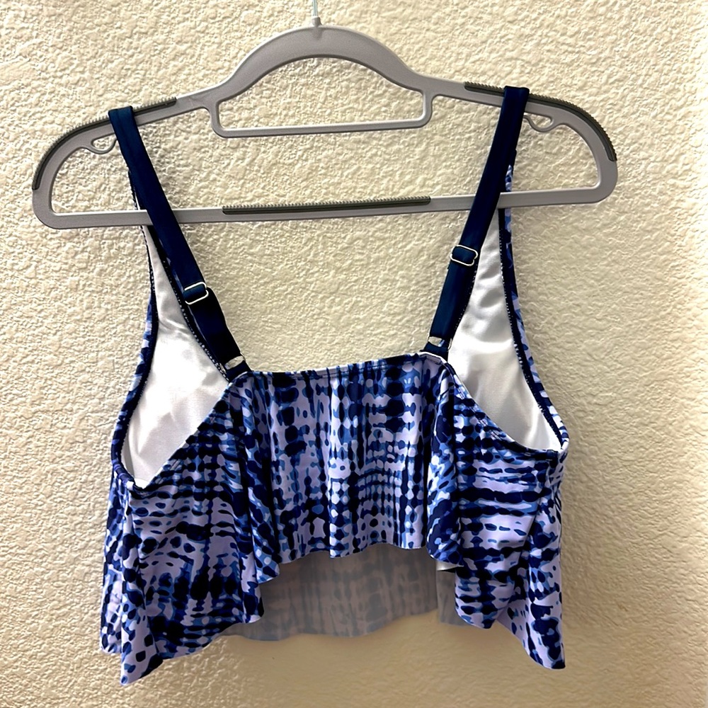 Women Ruffle Swim Top (L) - Picture 2 of 4